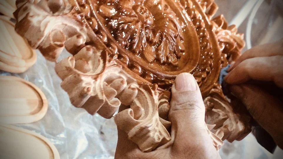 روغن کاری محصولات چوبی